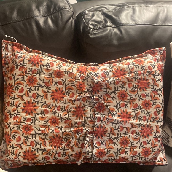 Carol & Frank
Colley Standard Sham 20” x 26” NWT - Picture 4 of 6